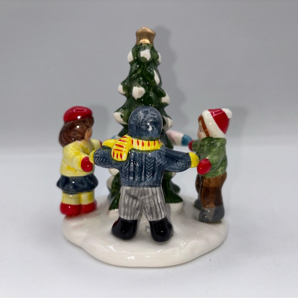 Department 56 1986 The Original Snow Village Kids Around The Tree 5094-6 Vintage